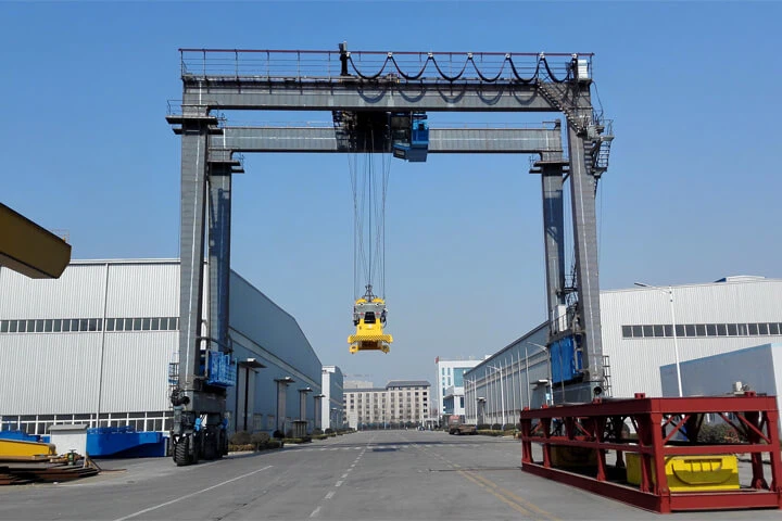 mobile-container-crane mobile-container-crane